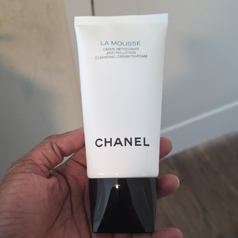 CHANEL La Mousse Cleanser - White and Black
